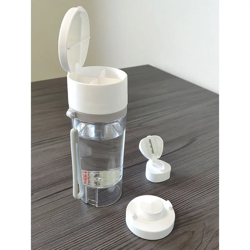 Gourde avec pilulier 4 en 1